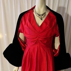 TWO PIECE Vintage 100% silk Constance Saunders dress w/FREE velvet capelet.